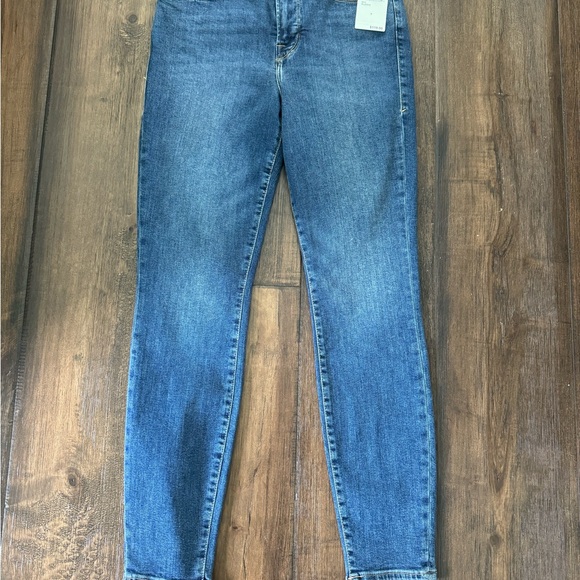 NWT Good American Good Legs crop Blue 615 size 6 - Picture 2 of 3
